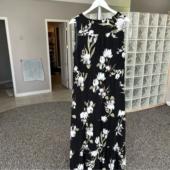 Ava & Viv Floral Black and White Scoop Neck Maxi Dress - Picture 4 of 10